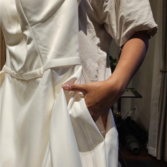 NWOT David’s Bridal Satin Off-The-Shoulder Wedding Dress Sz 12 - Picture 6 of 13